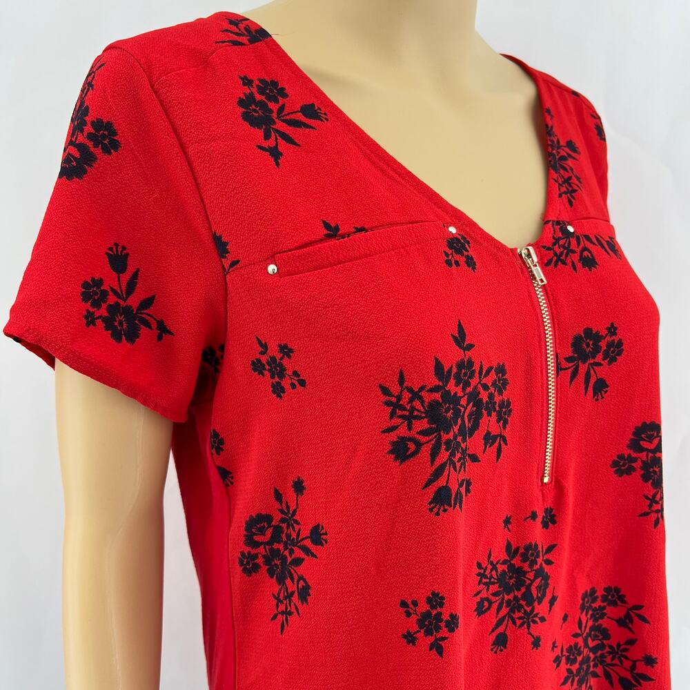 Tempted MEDIUM Red Floral Zipper V Neck Short Sleeve High Low Hem Blouse Top - Picture 2 of 7